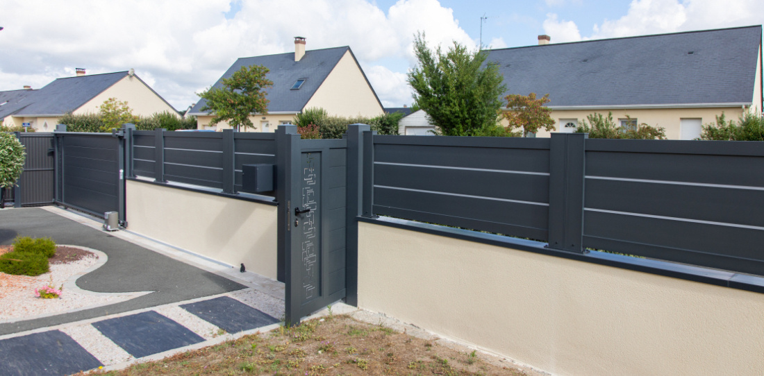 Une clôture sur muret : un atout confort et sécurité