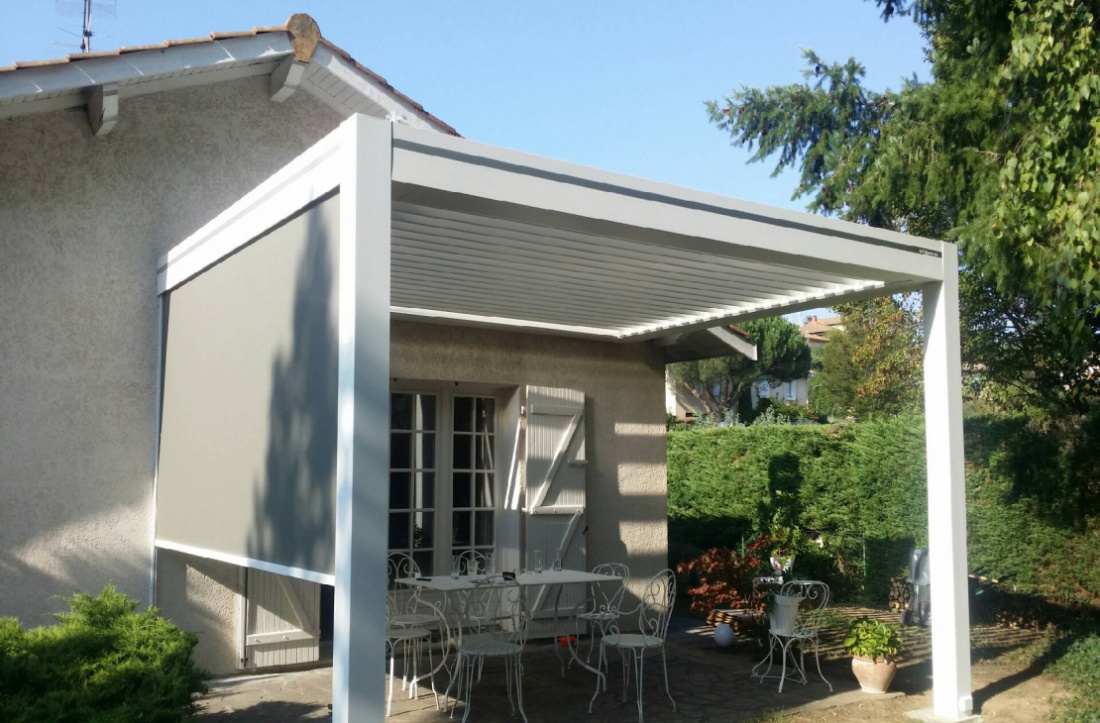 pergola bioclimatique avec stores