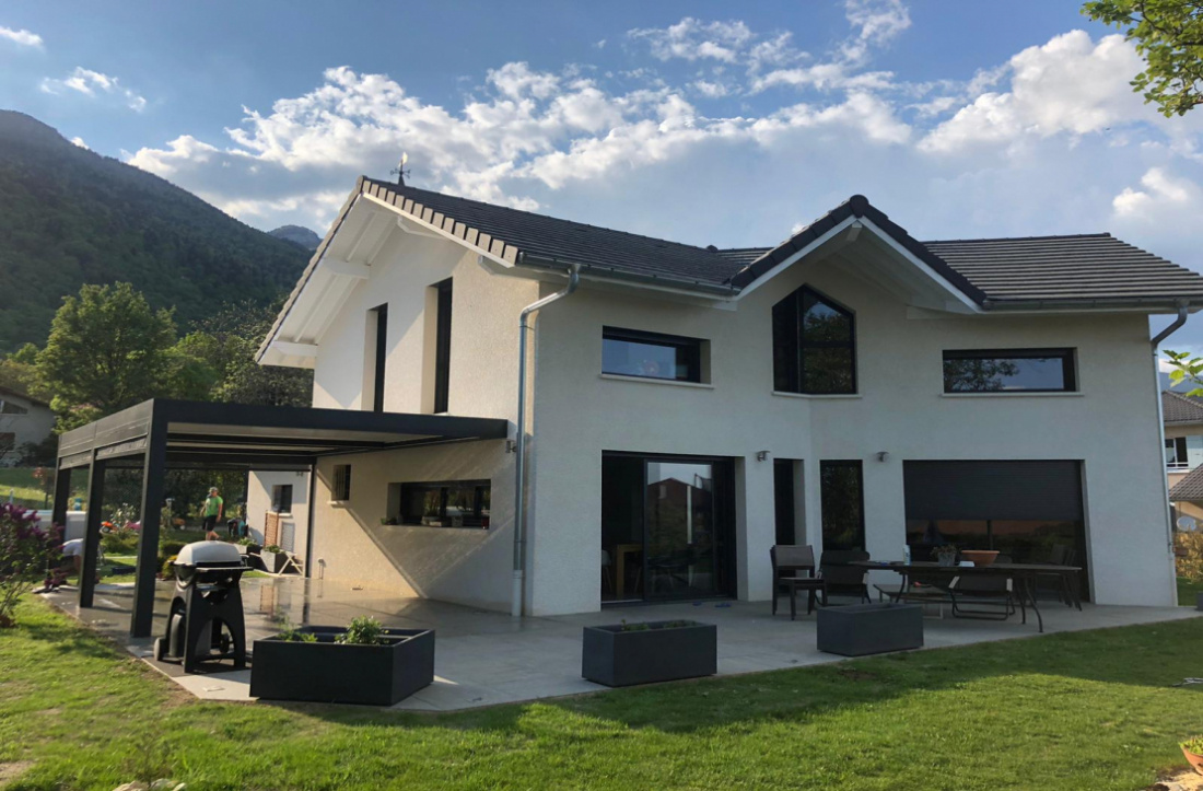 Pergola bioclimatique adossée