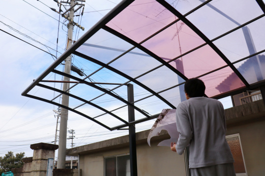 Comment réparer et restaurer un carport ou une pergola vieillissante ?