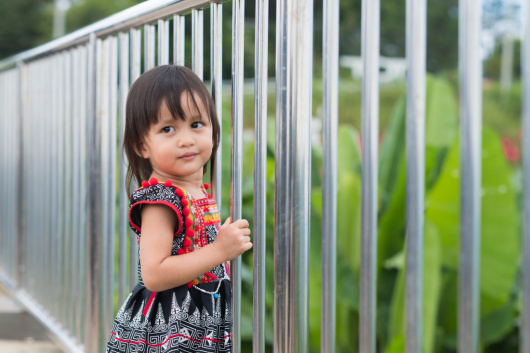 Clôture et portail : des solutions adaptées pour la protection d'un enfant