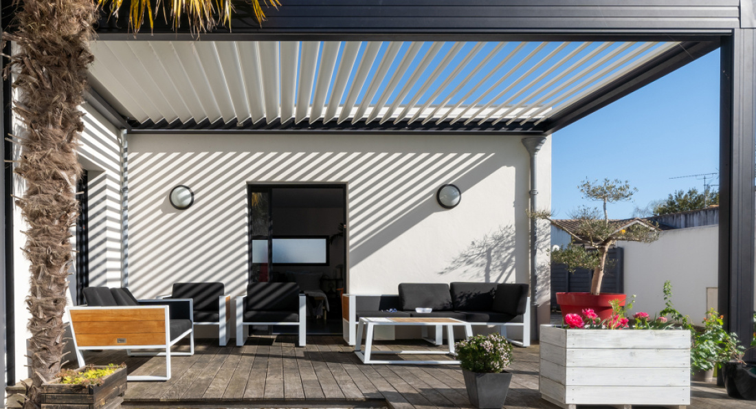 Une pergola en aluminium : un design élégant et très contemporain