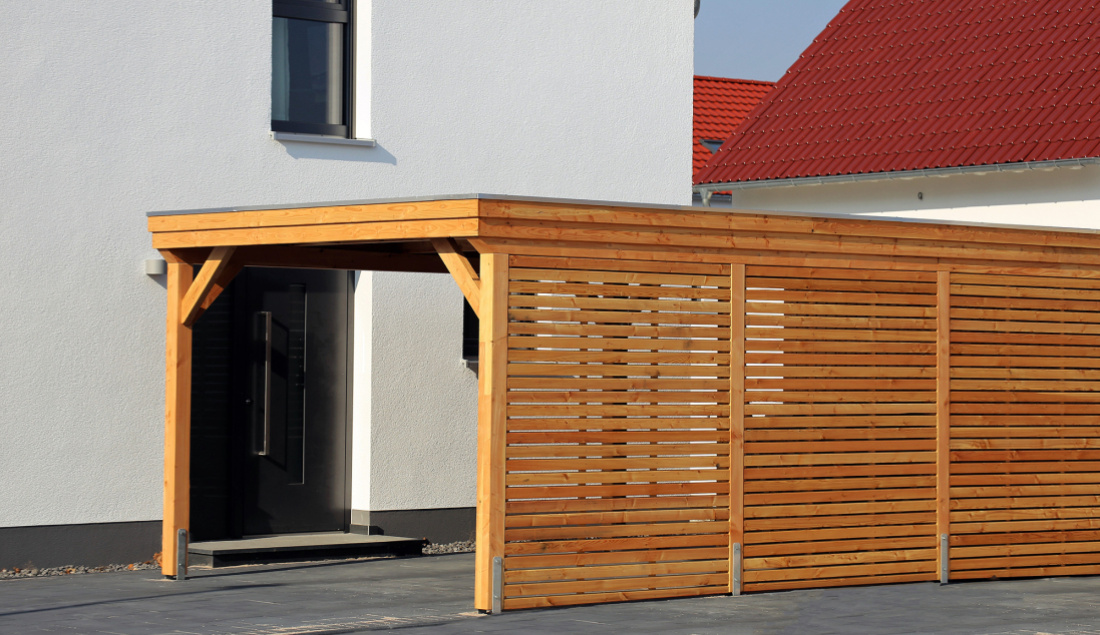 Le carport en bois au design chaleureux et pas cher !