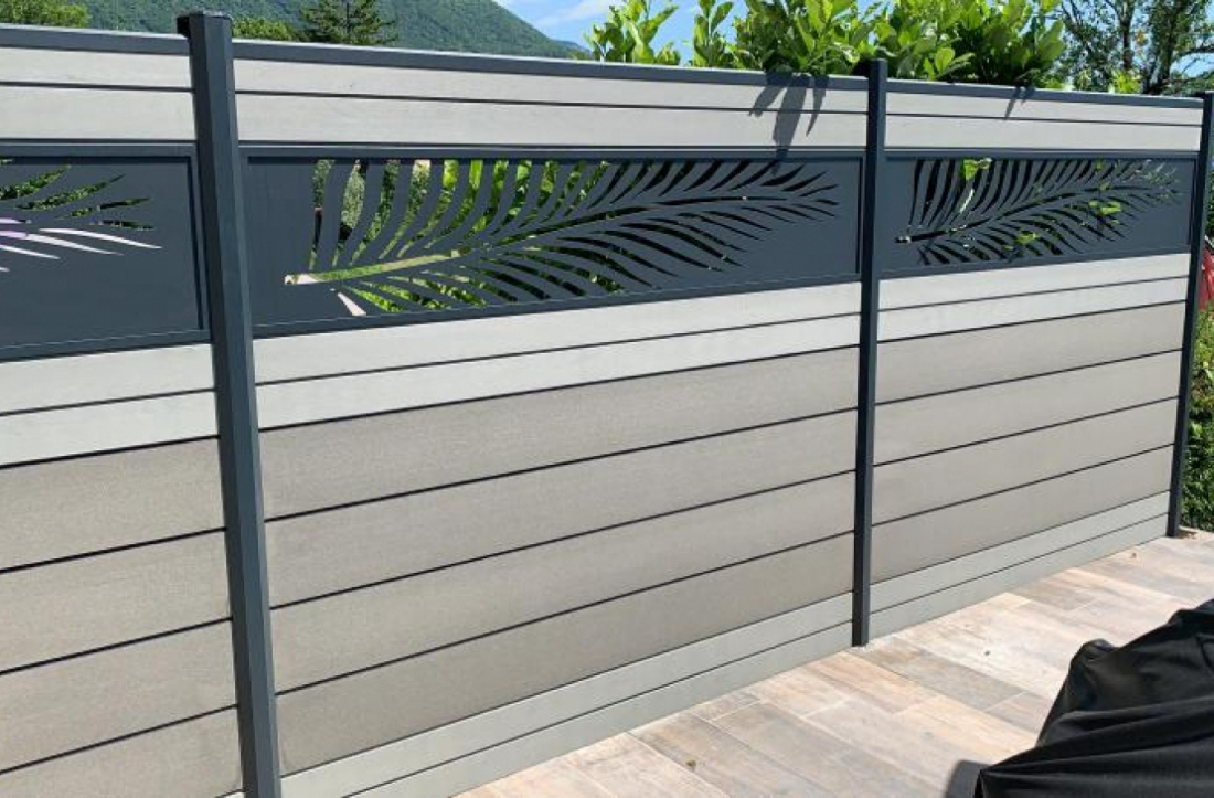 Une clôture qui a du style pour délimiter la terrasse