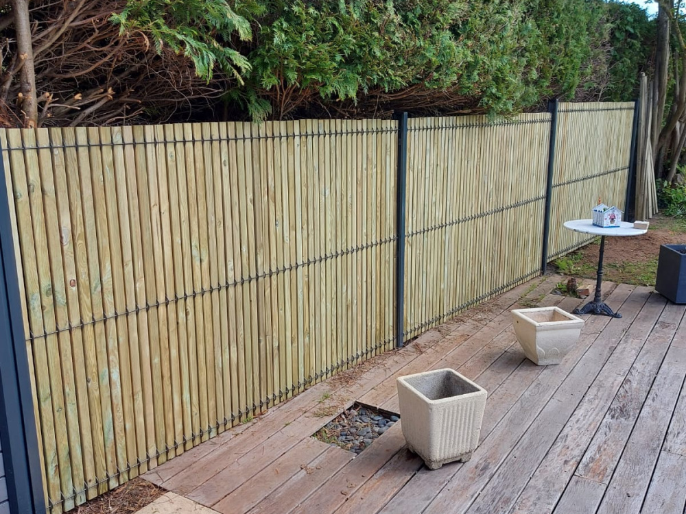 Nos conseils pour la pose de clôture rigide sur une terrasse
